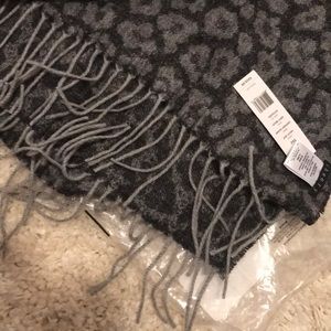 Theory giant scarf brand new with tag